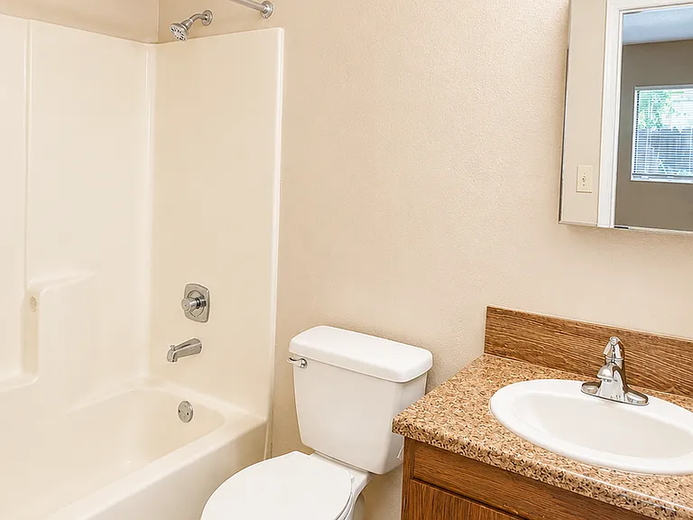 530 Colorado River Blvd — Photo 9