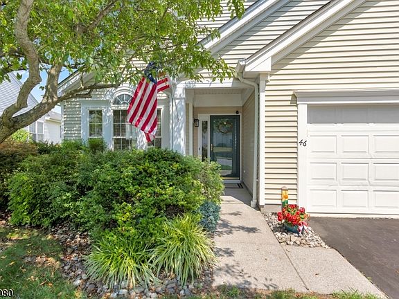 3rd image of 46 Kensington Cir
