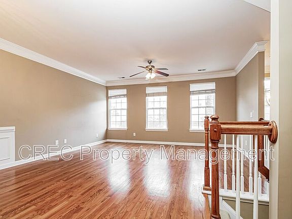 3rd image of 3533 Claremont St