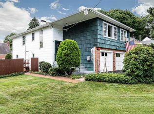 28 Satinwood Rd, Bayville, NY 11709