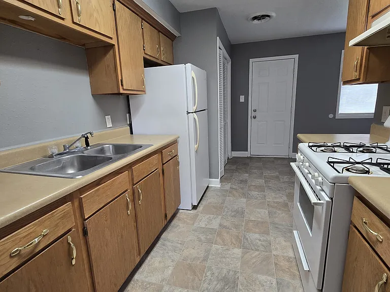 1703 S Lincoln St — Photo 5