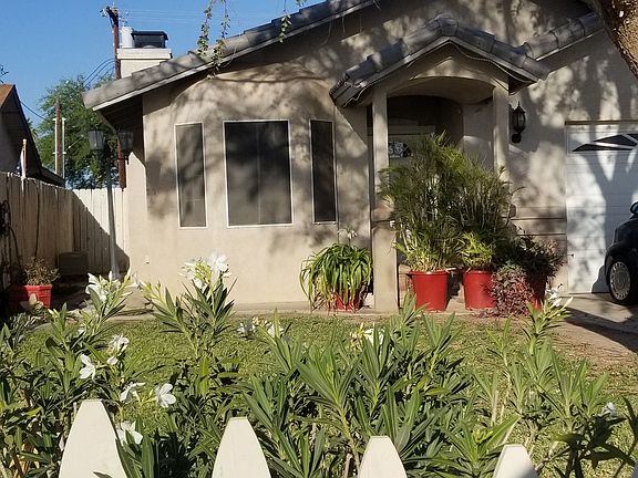 white picket fence
