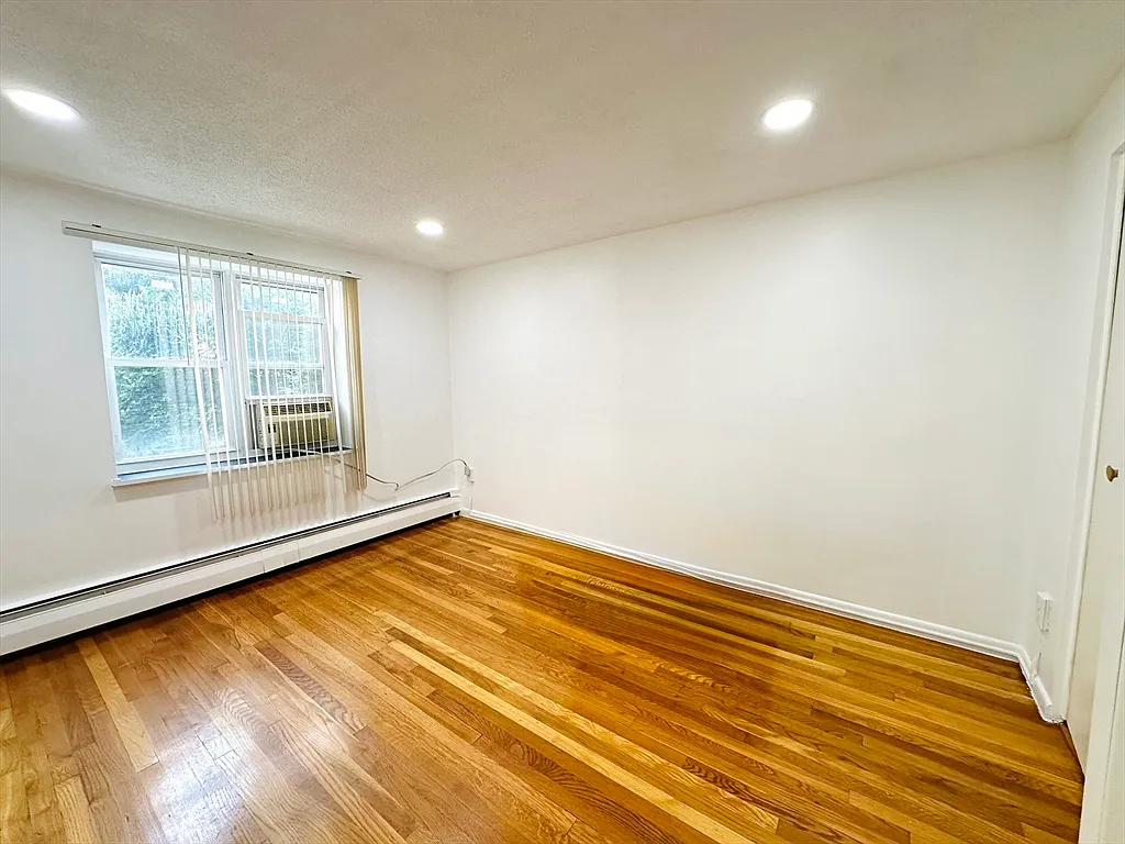 2 bed, 760 sqft, $2,600 — Photo 4