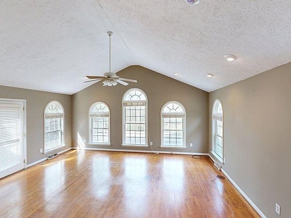 4th image of 100 Gobbler Ln