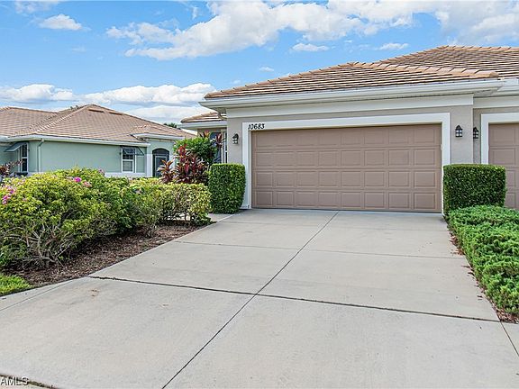3rd image of 10683 Camarelle Cir