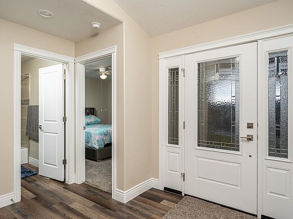 2nd image of 819 Lucy Ave