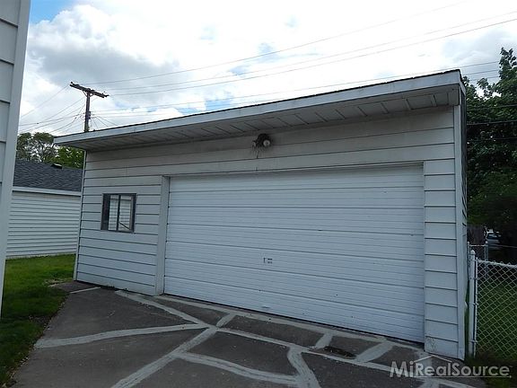 4th image of 21428 La Salle Blvd