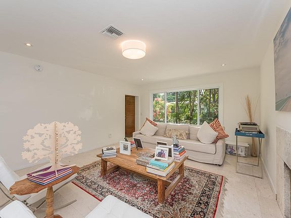 3rd image of 313 Manor Pl
