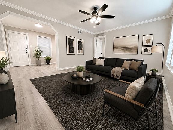 4th image of 218 W 15th St APT B