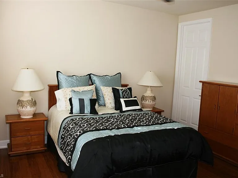 3296 Pacific Dr — Photo 18