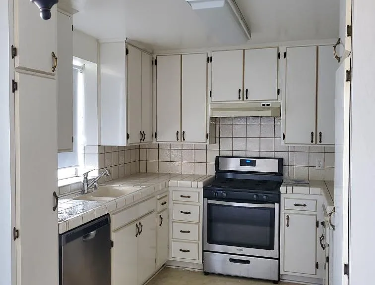 6450 Mammoth Ave #101 — Photo 1