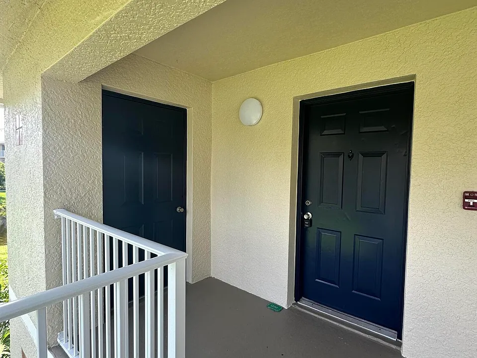 141 SW Palm Dr #202