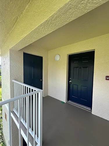 141 SW Palm Dr Photo 1