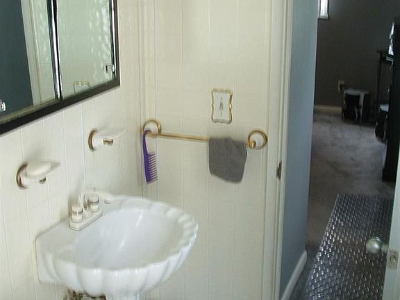 5th image of 4073 Fleetwood Dr