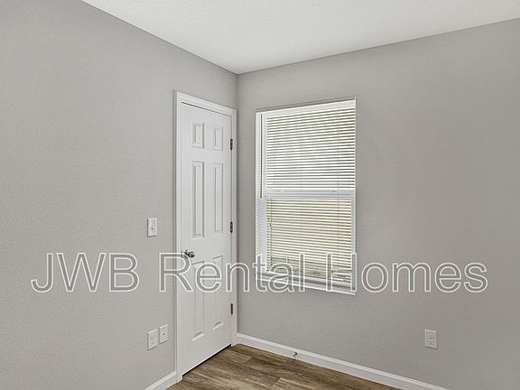 5th image of 1035 E Union St