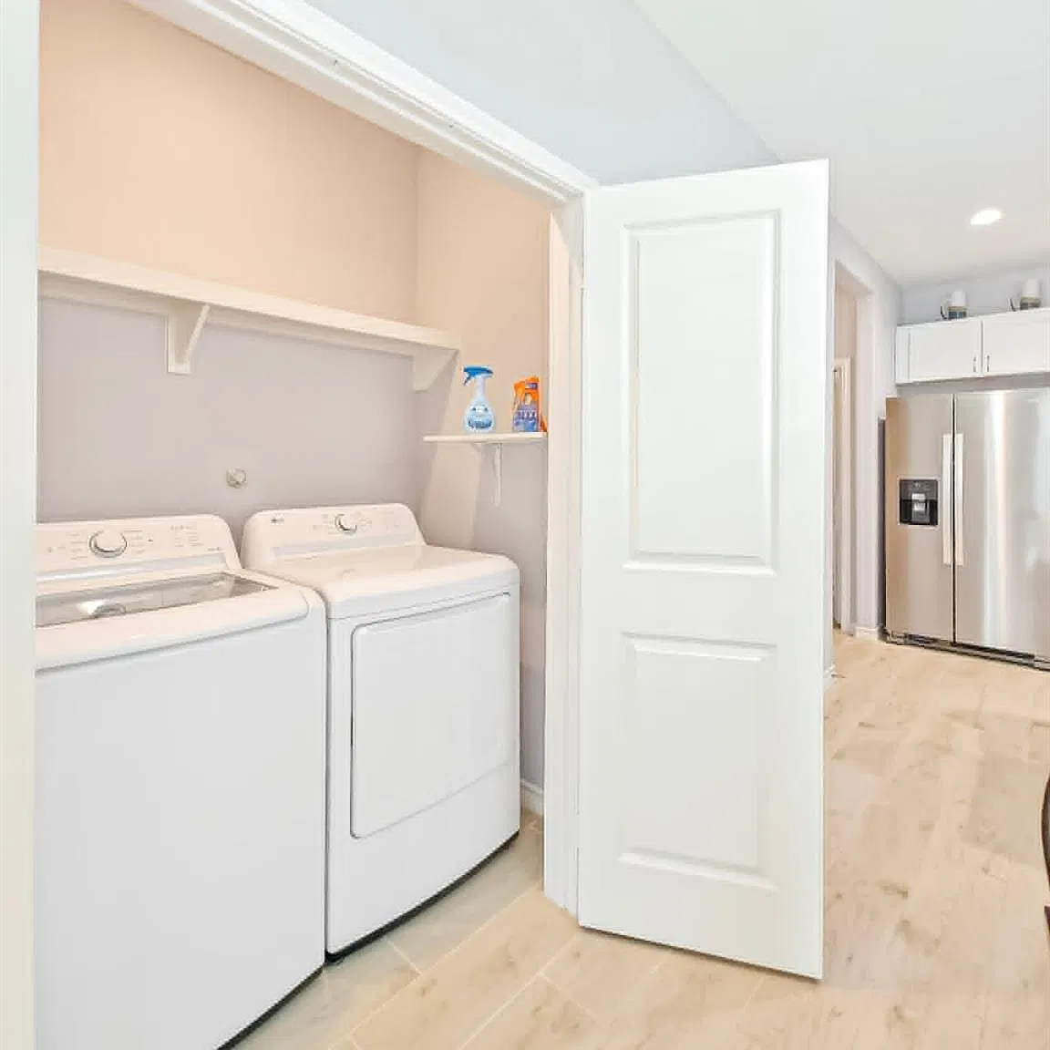 3 bed, 2.0 bath, 1090 sqft, $1,300 — Photo 3