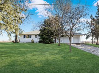 1165 N Henderson Rd, Freeport, IL 61032