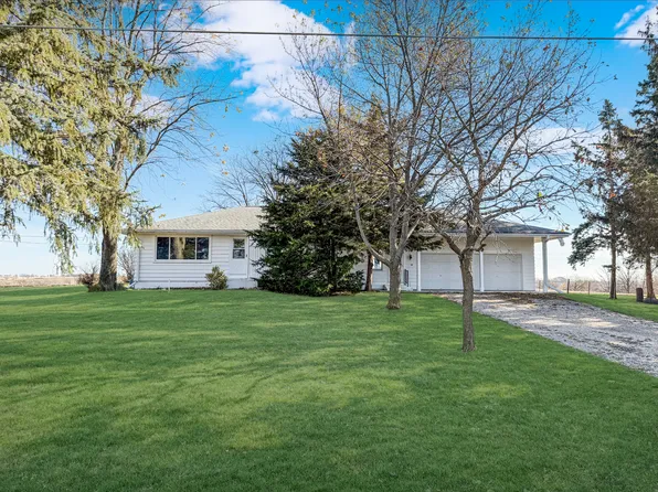 1165 N Henderson Rd, Freeport, IL 61032