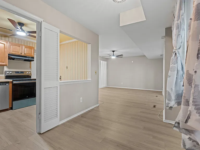 211 Crocker Dr #1-B — Photo 10