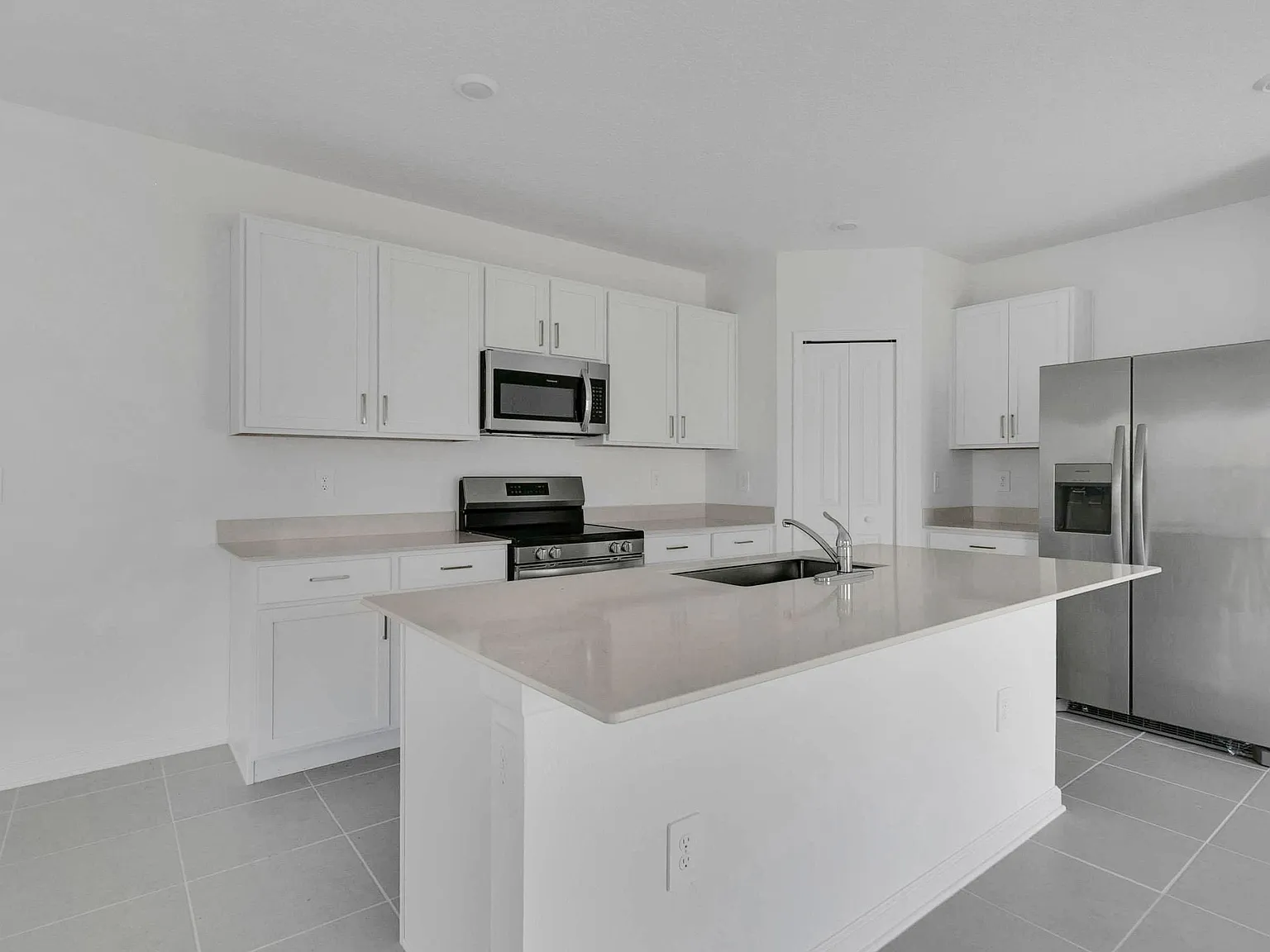 4 bed, 1824 sqft, $2,200 — Photo 4