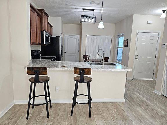 5th image of 383 Servia Dr