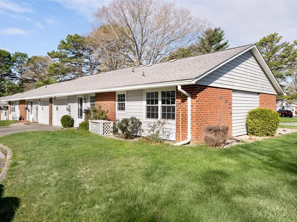 128 Exmore Court #A, Ridge, NY 11961