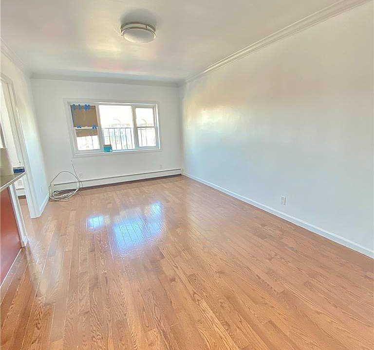 1st image of 5612 137th St Unit 3