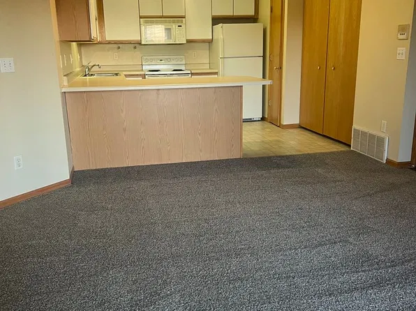 2863 Coral Ct APT 301, Coralville, IA 52241
