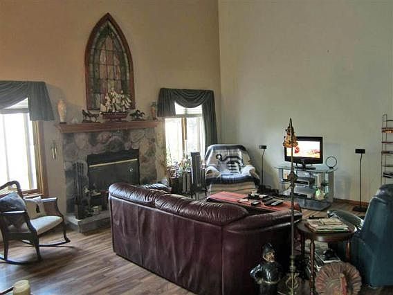 4th image of 1614 Eden Dr