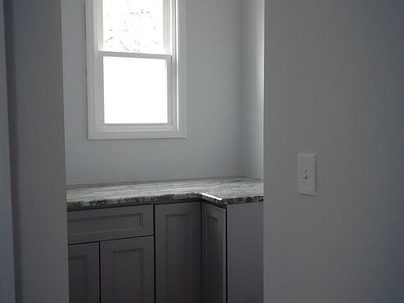 4th image of 205 Westervelt Ave #1