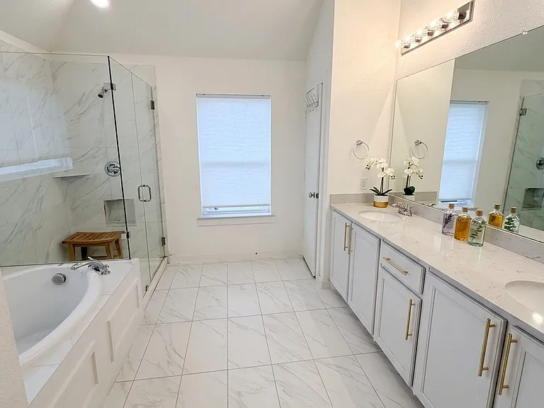 1010 Kennedy Dr — Photo 14