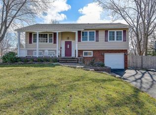 56 Old Queens Blvd, Manalapan, NJ 07726