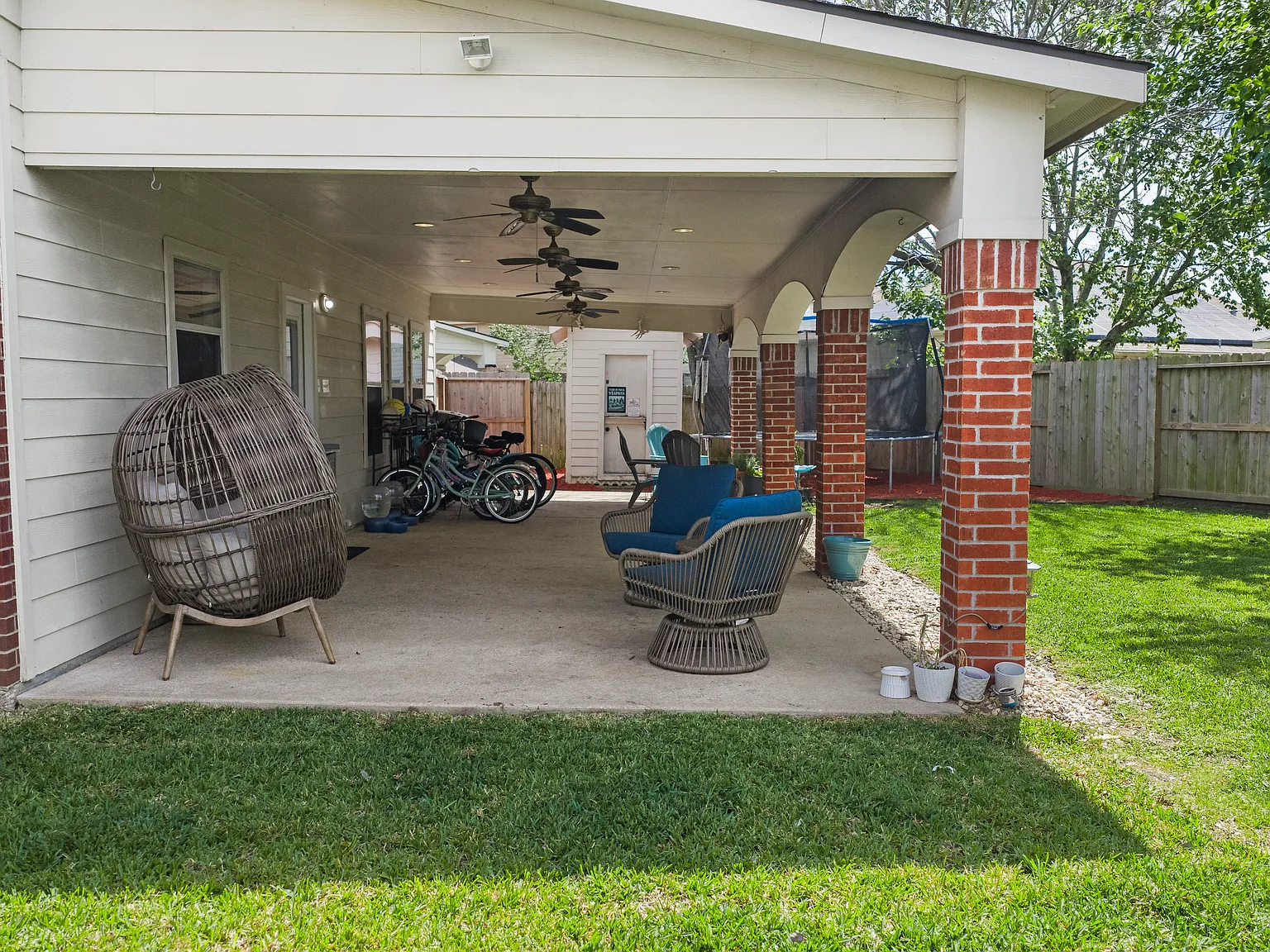 4 bed, 2474 sqft, $2,400 — Photo 4
