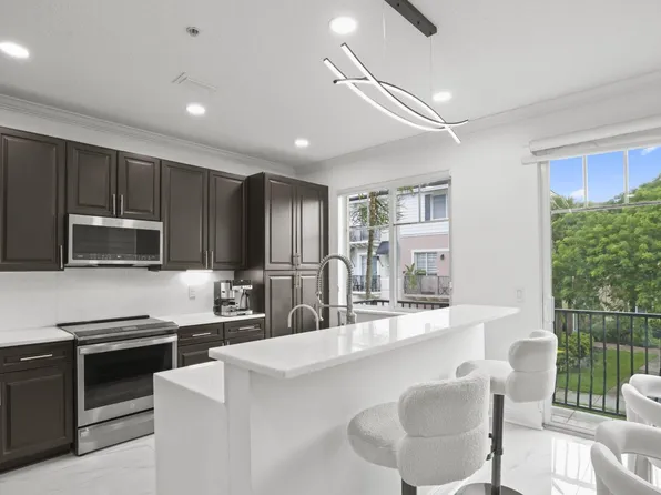 616 NW 38th Cir, Boca Raton, FL 33431