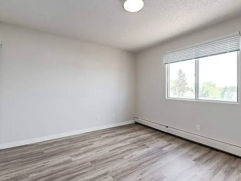 42 Campbell Cres SE #102 — Photo 17