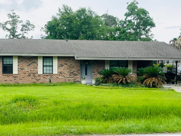856 Saint Joseph St, Waveland, MS 39576