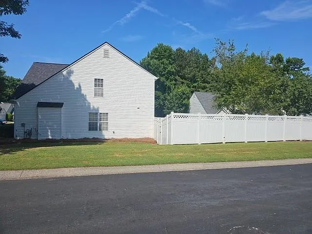 3 bed, 2.5 bath, 1634 sqft, $1,995 — Photo 3