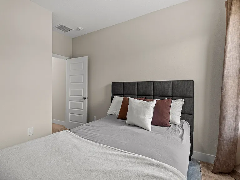 2110 W Palmetto St — Photo 30