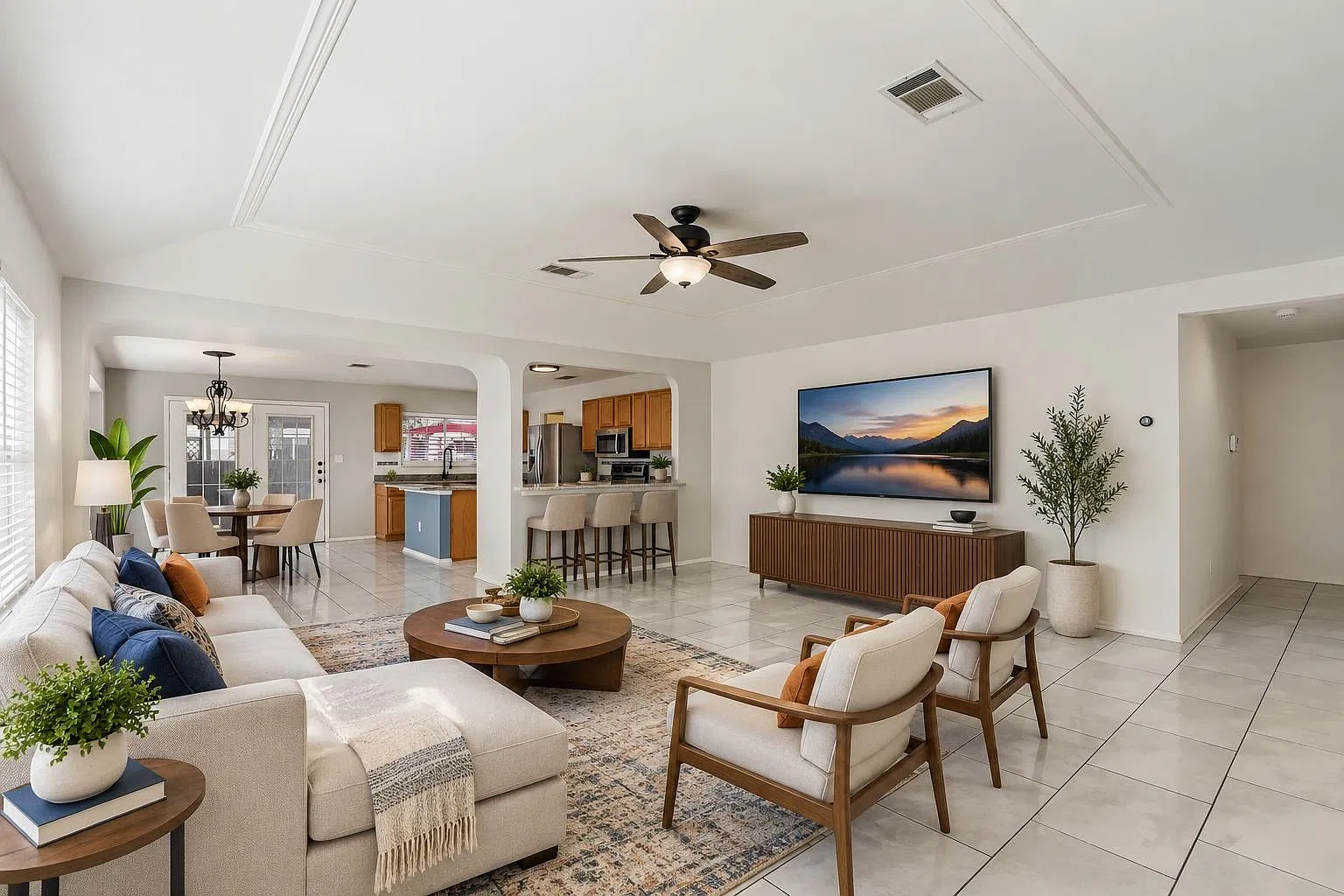 3 bed, 2.0 bath, 1900 sqft, $2,100 — Photo 1