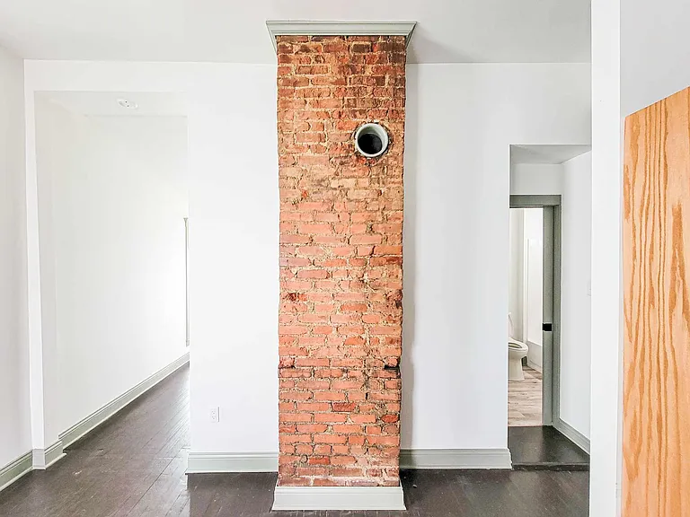1104 Milton St — Photo 3