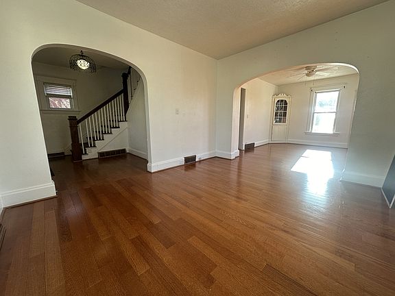 2nd image of 918 Ashland Ave