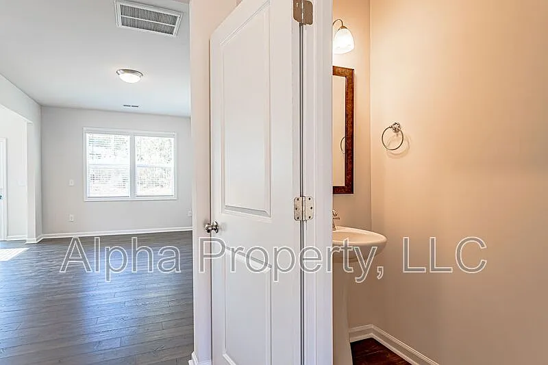 3 bed, 2.5 bath, 1500 sqft, $1,625 — Photo 4