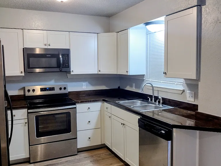 508 N Terry St #502 — Photo 8