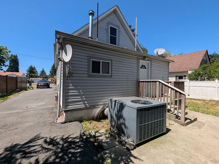 319 Blakeley St — Photo 5