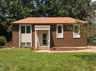1021 NW Canterbury Rd, Blue Springs, MO 64015