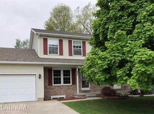 1432 Whispering Woods Ln, Marysville, MI 48040