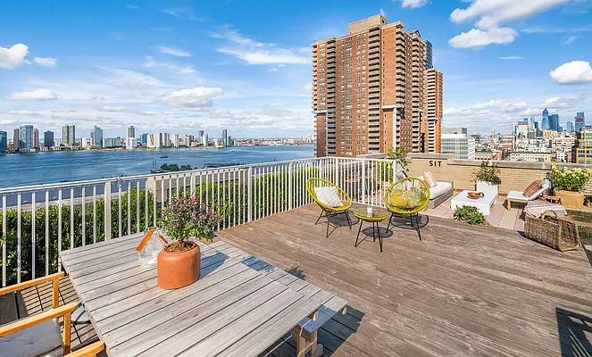 Sold by Compass | media 17