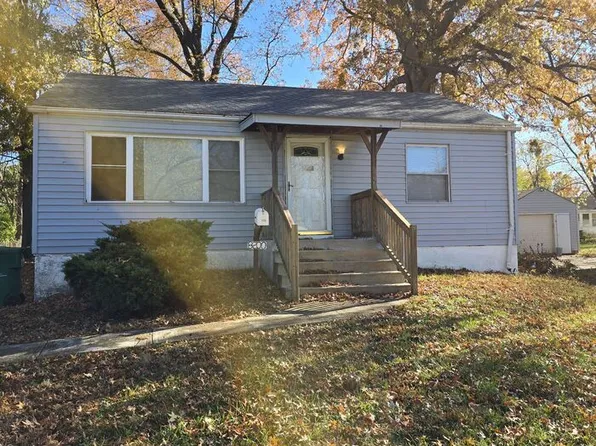 8200 Canyon Dr, Saint Louis, MO 63134