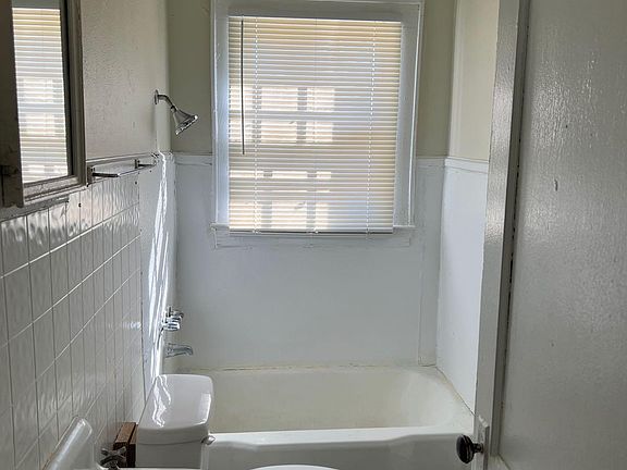 5th image of 512 Richardson Ave