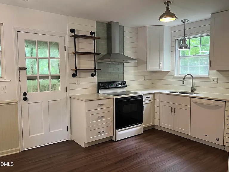 222 Waldo St — Photo 1